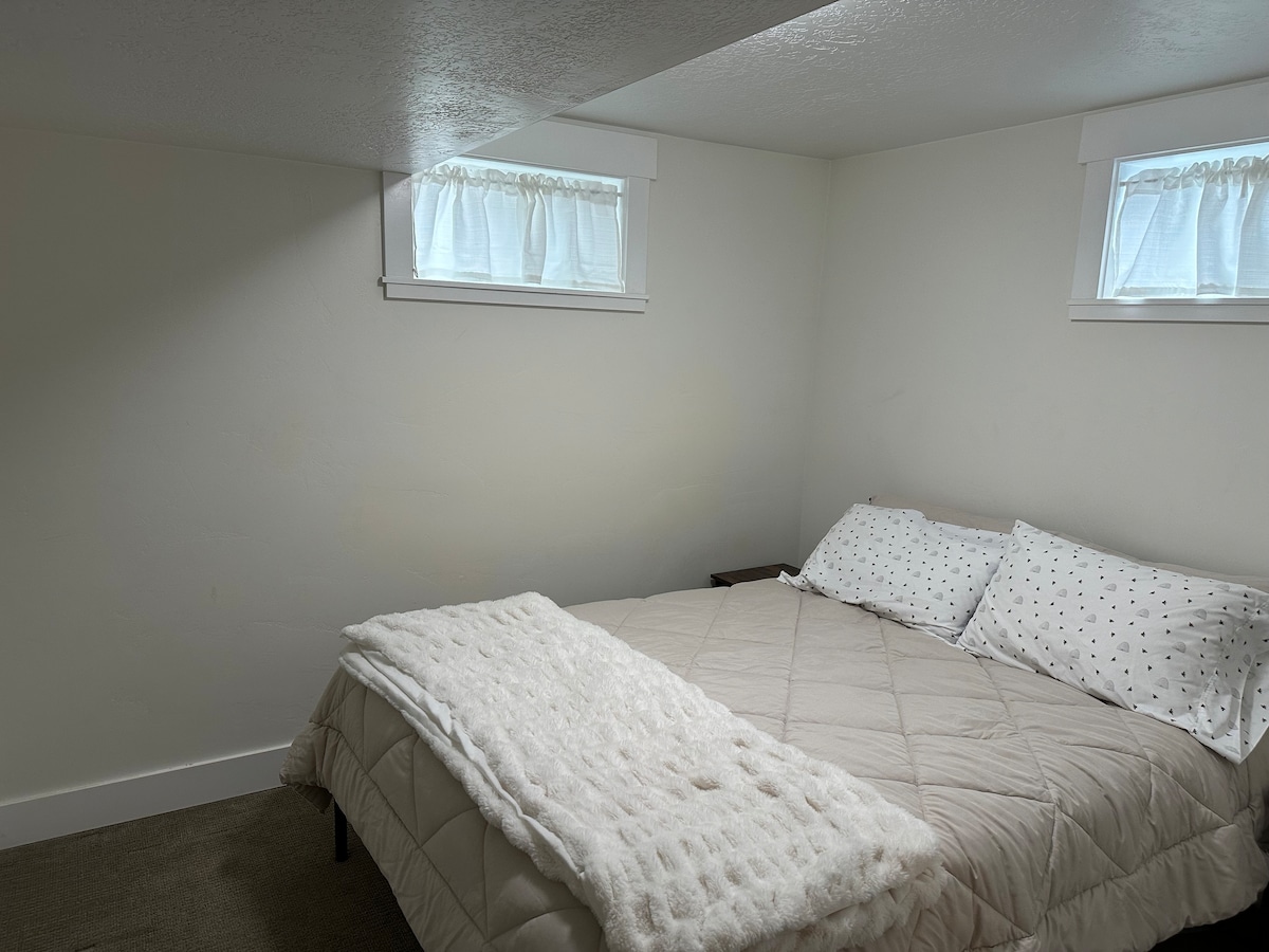 Cozy & Bright Private Basement