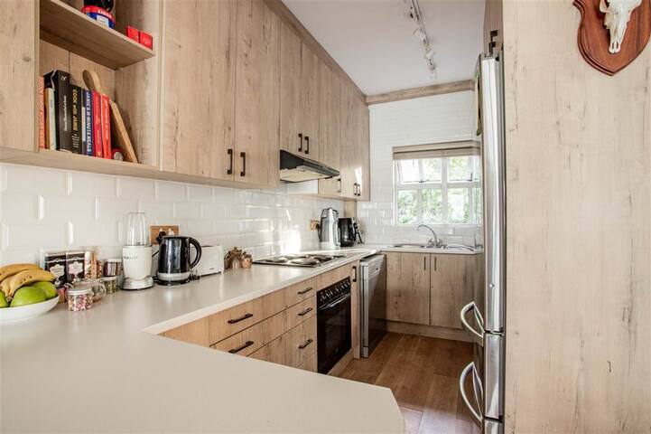 6 Embassy Court gallery image 2