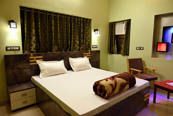 Საძინებელი 3
ორადგილიანი საწოლი .საწოლი