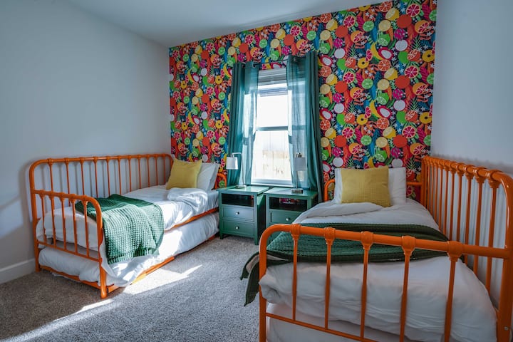 เพิ่มพื้นที่และความสะดวกสบายสูงสุดในห้องนอนนี้มีเตียงแบบดึงออก 2 เตียง 