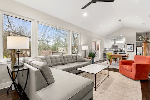 Popular Airbnb listing: South ATX Retreat - Sleeps 4, Porch in South Lamar
