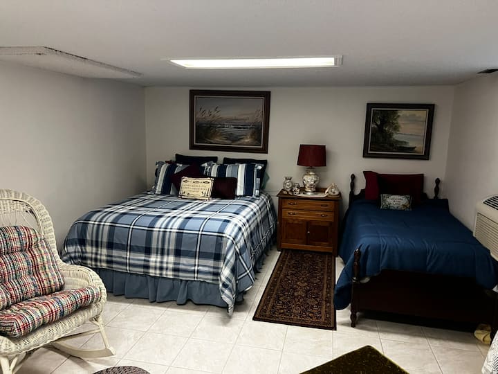 Главна куќа, спална соба 5, брачен и брачен кревет (широк 150-179 см).