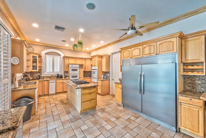 Stunning Mansion in Las Vegas! gallery image 4