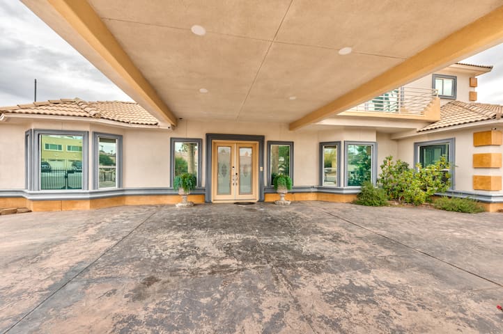 Stunning Mansion in Las Vegas!