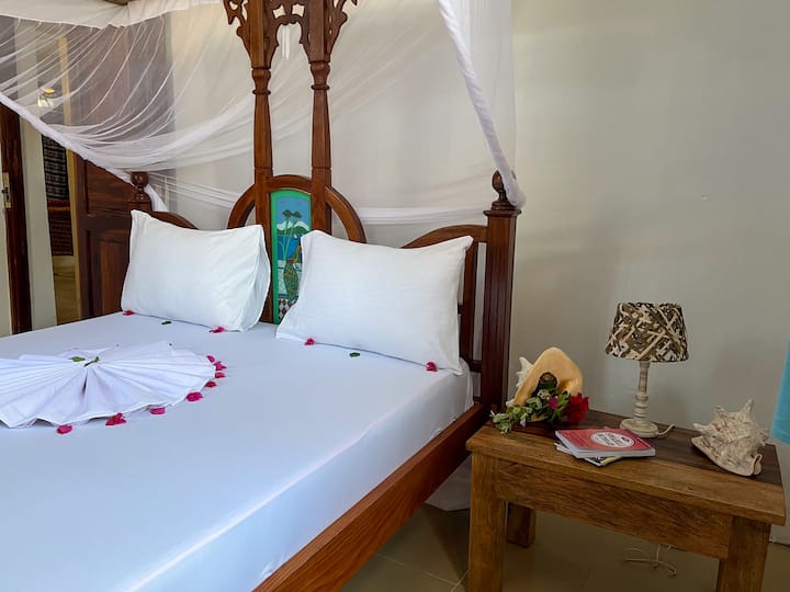 Традиционален брачен кревет (широк 150-179 см) во Занзибари со постелнина од 100% памук