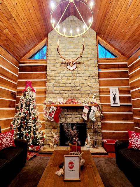Taurina Cabin - Indoor Hot Tub.