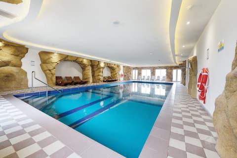 Popular Airbnb listing: 6* Manor, Beach Pool Club Casino in Middleton