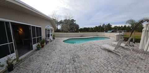 Farm stay in private MIL suite near StAug