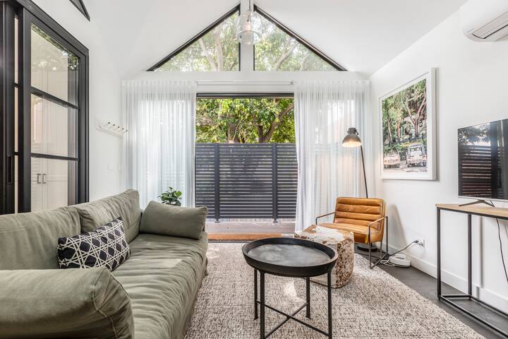 The Chatsworth Collection—A Contemporary Triplex gallery image 3