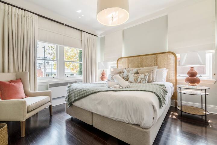 The Chatsworth Collection—A Contemporary Triplex gallery image 4