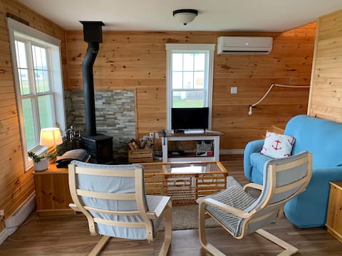 Popular Airbnb listing: Beach access - Five Dunes Beach Cottage in Malpeque Bay