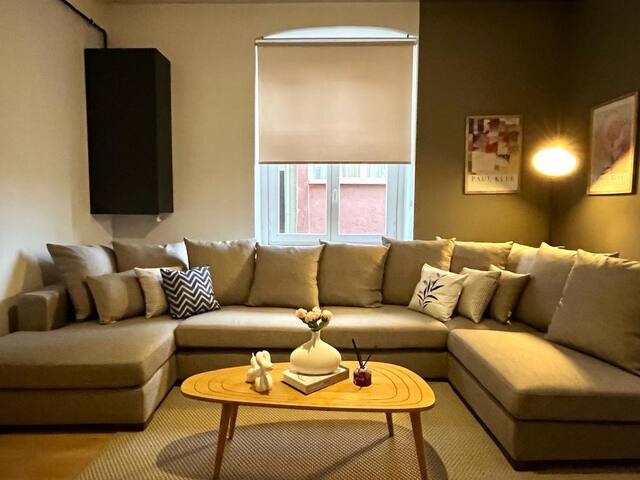 Spacious 6BR 3Bath AC in Center gallery image 4