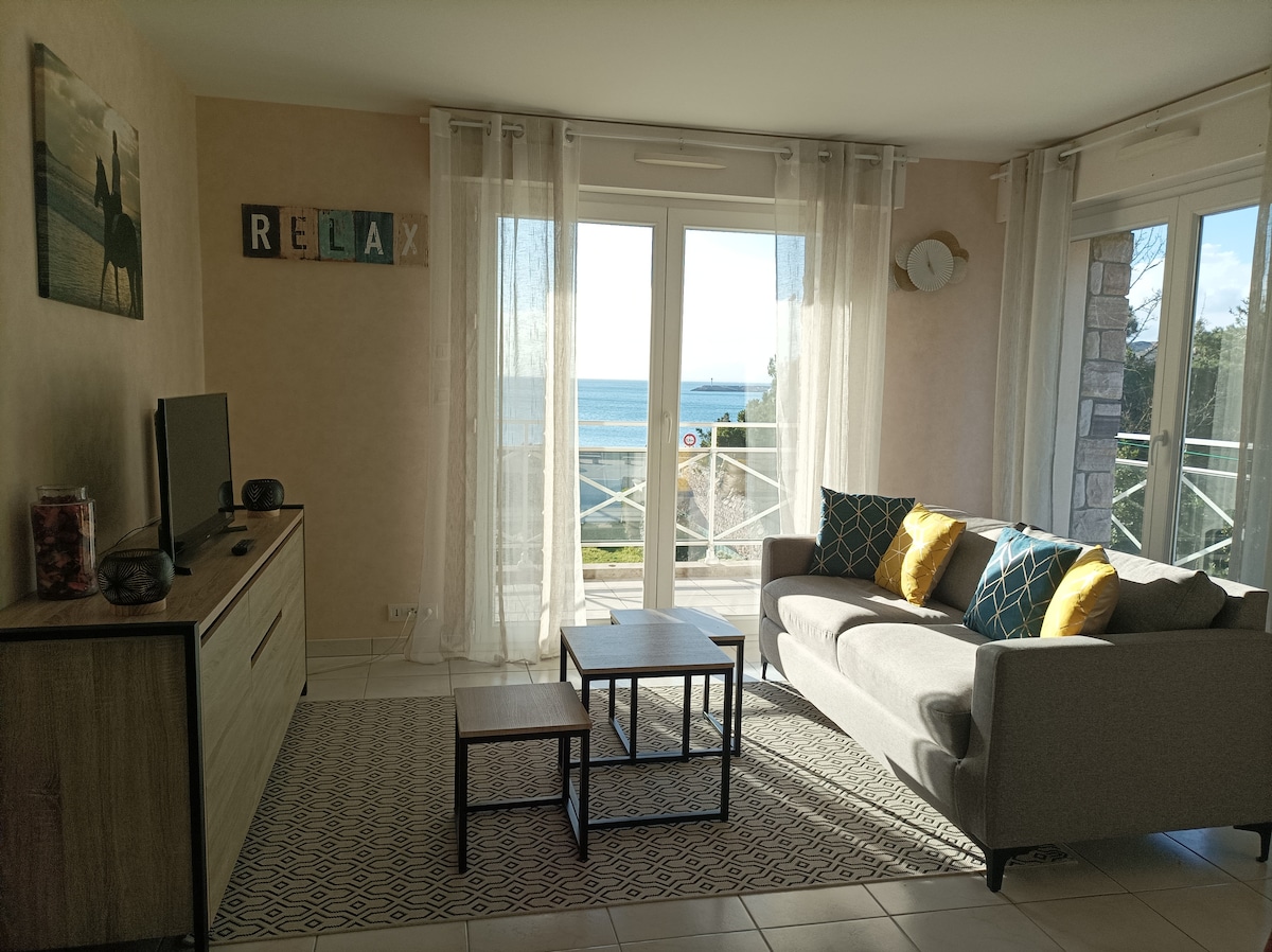 Successful Airbnb property: Sea view apartment in Erquy