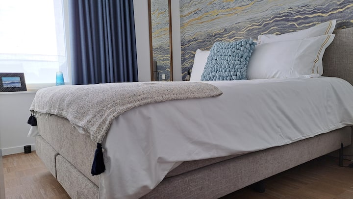 extra lang 210 cm queensize bed.