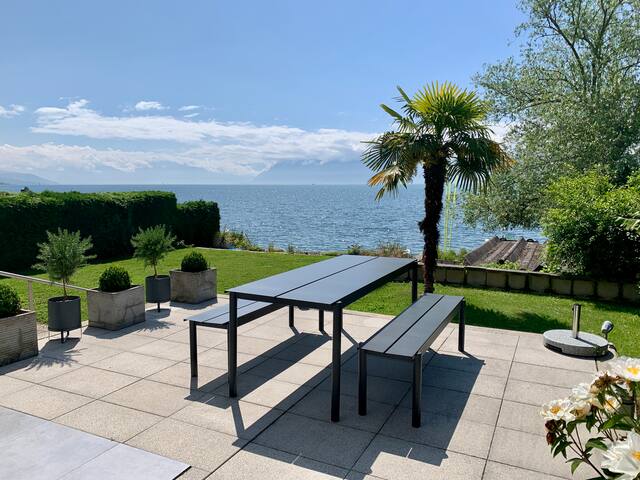 Gorgeous lakeside home ! gallery image 4