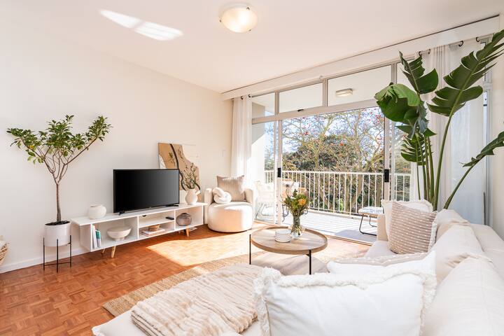 Spacious & Light Apartment in Green Point gallery image 4