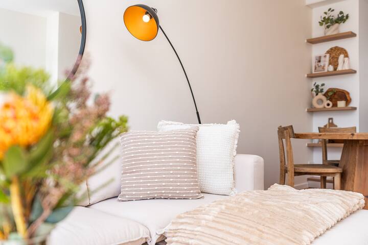 Spacious & Light Apartment in Green Point gallery image 5