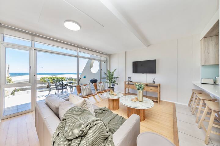 Beautiful & Modern Dolphin Beach CG12 by HMH