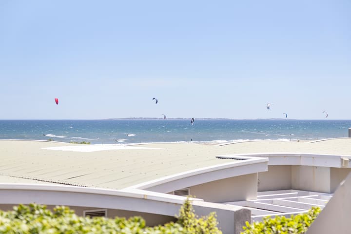 Beautiful & Modern Dolphin Beach CG12 by HMH gallery image 4