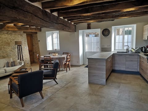 Charming house (sleeps 13)