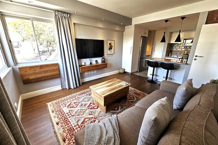 Stylish 1br Sea Point Gem | Pool - Camps Bay