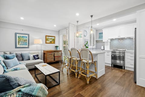 Popular Airbnb listing: Balmoral Beachfront Luxury (King bed or 2 singles) in Mosman