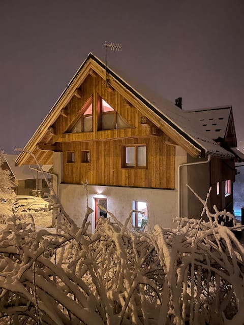 Beautifully renovated spacious cottage