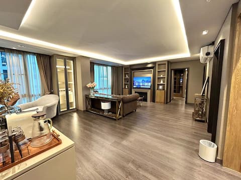 Chiang Mai Night Bazaar Luxury Hotel Apartment 3 Bedroom Downtown Near Internet Famous Restaurant Ca