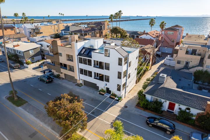 Luxury 4 Story home next to Alamitos Yacht Club