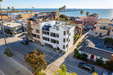 NEW Luxury 4 Story Home Steps to the Beach and Bay