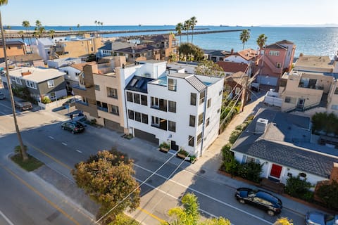 NEW Luxury 4 Story Home Steps to the Beach and Bay