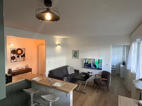 Top performing Airbnb: The Surf Spot in Boulogne Billancourt