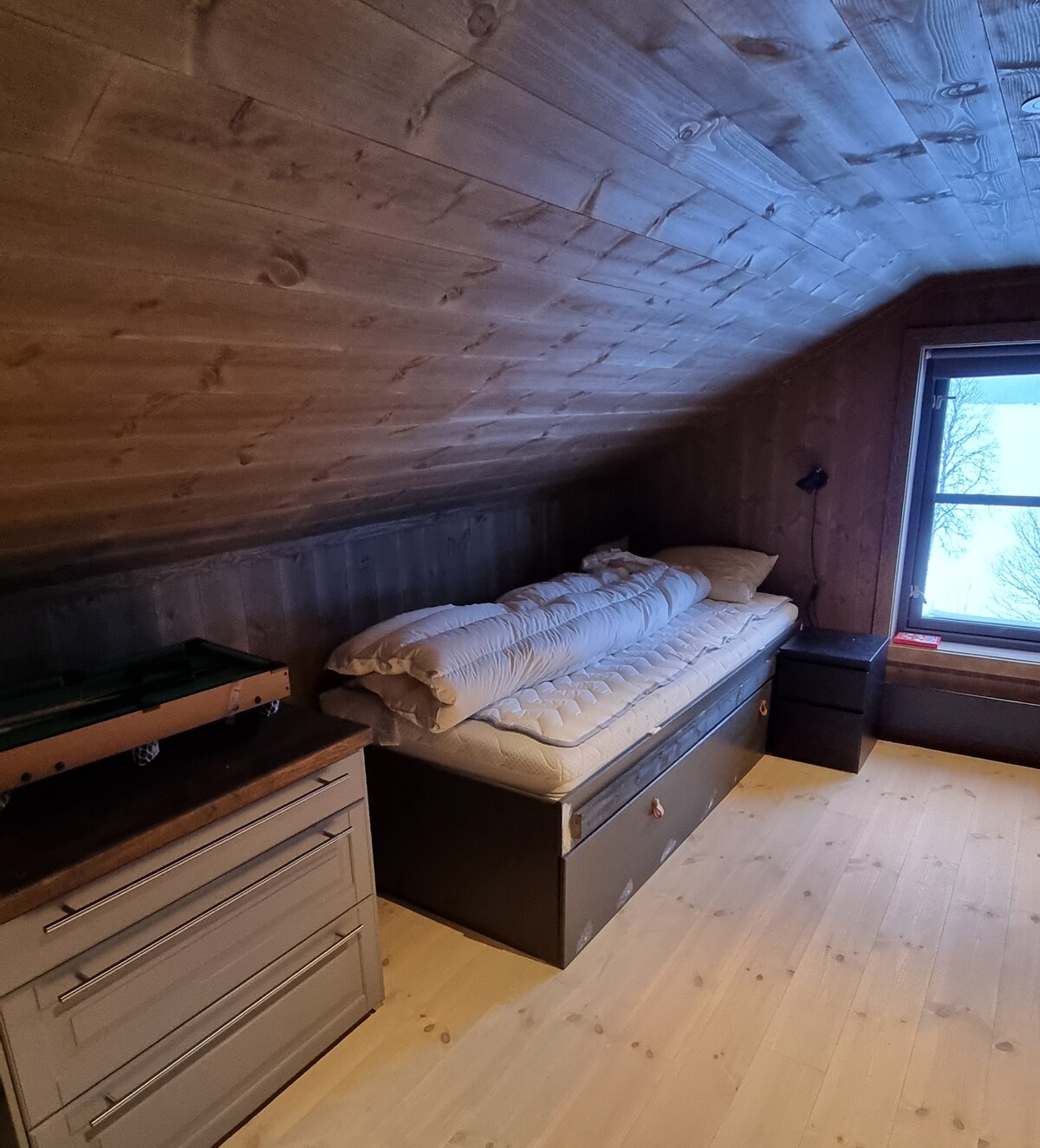 phòng ngủ tầng lửng 2, 2 giường đơn