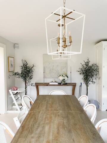 Central luxury family home gallery image 4