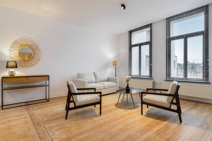 Beautiful Antwerp City Apartment (up to 9 Guests) gallery image 2