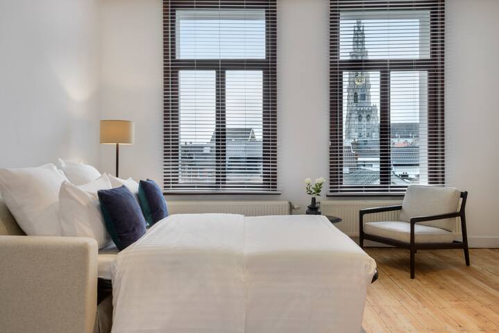Beautiful Antwerp City Apartment (up to 9 Guests)