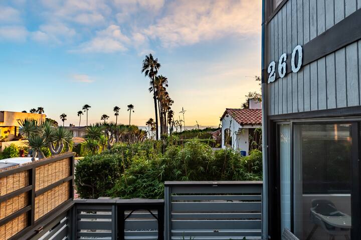 Quaint 2 Unit Home Steps from the Beach w/ Spas gallery image 3