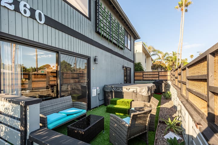 Quaint 2 Unit Home Steps from the Beach w/ Spas gallery image 2