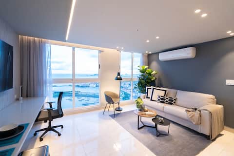 Elegant Waterfront Stay in Downtown Panama City
