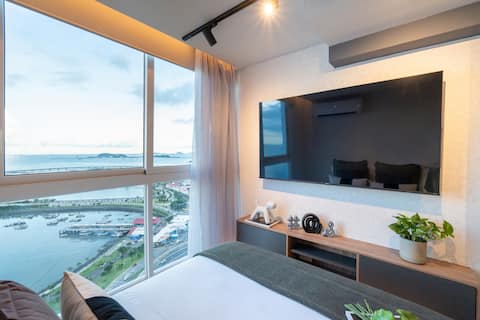 Elegant Waterfront Stay in Downtown Panama City