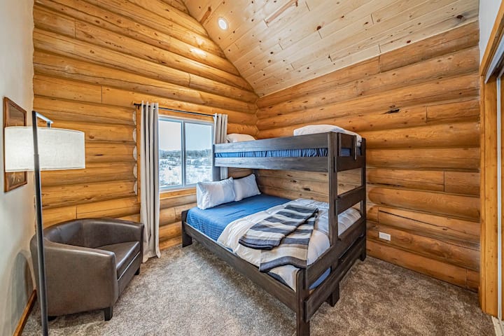 The 2nd bedroom has bunk bed with a queen size bed on the bottom.