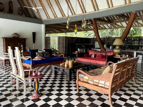Popular Airbnb listing: La Ceiba Country House 12 people in Nilo