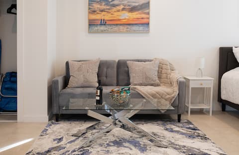 Popular Airbnb listing: Spacious Modern 1B Studio w Patio, W/D in Golden Gate
