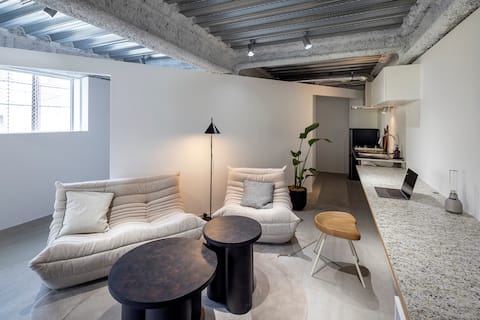 Immerse yourself in the extraordinary at Art Residence "Maehashi Gallery" #210