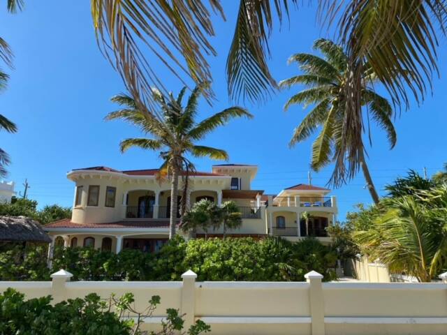 Adagio Villa gallery image 2