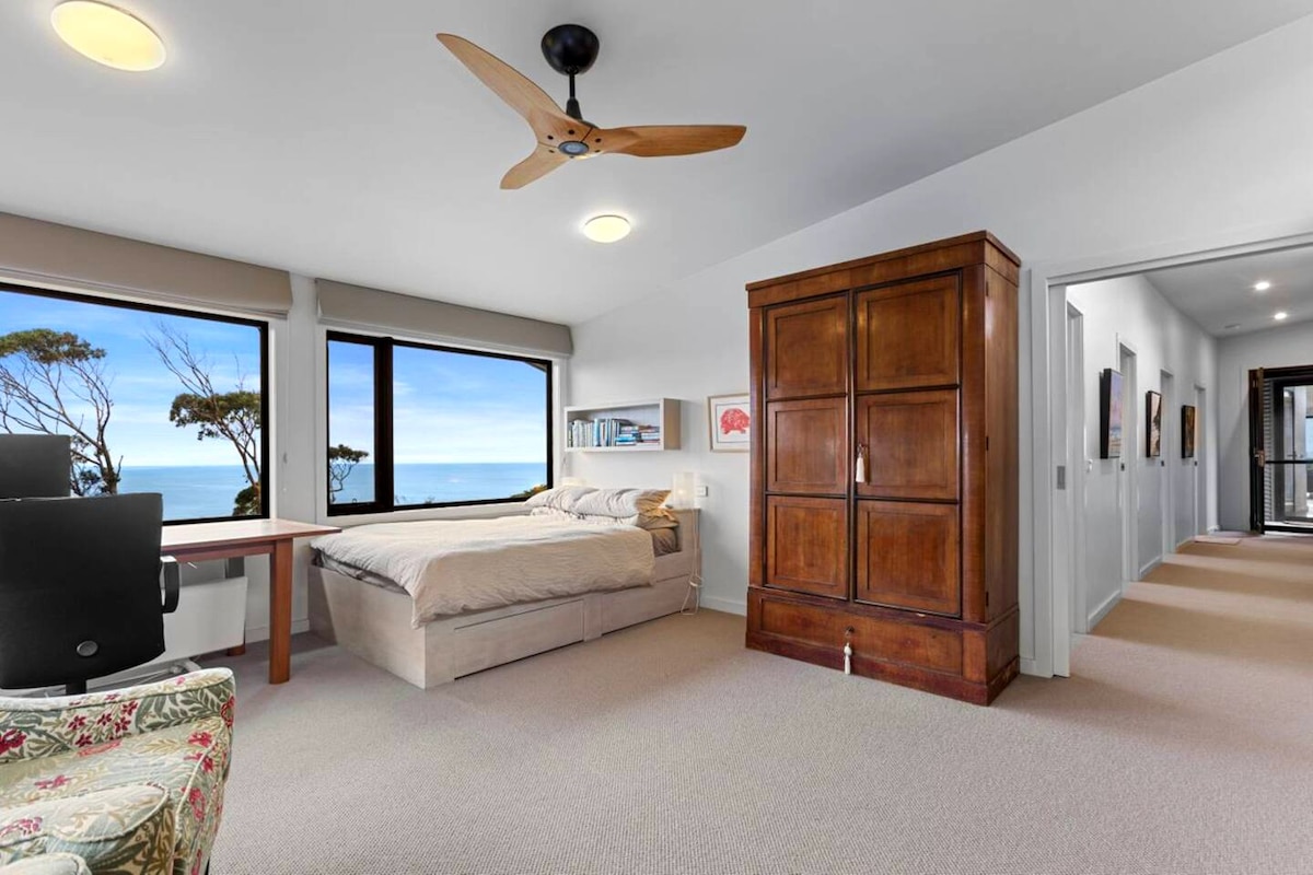 Main bedroom and desk with starlink internet