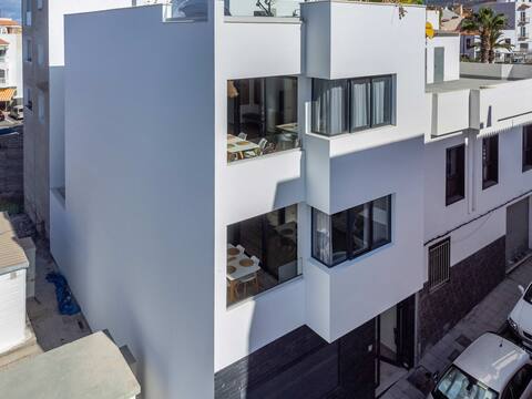 Casa Blanca Tenerife Apartments - entire building