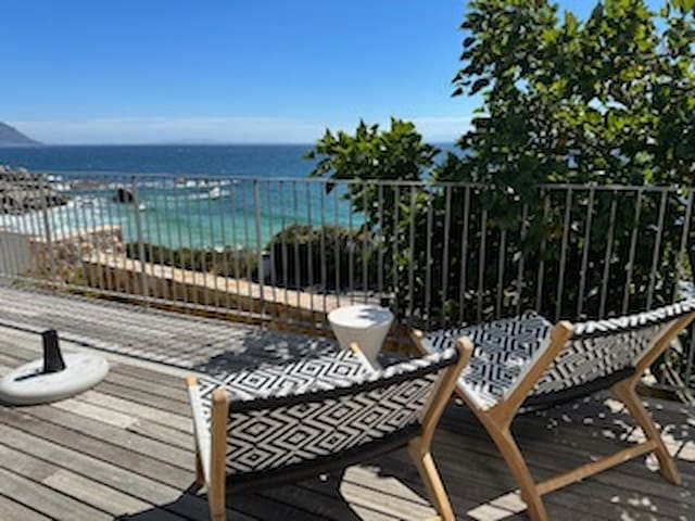 Seafront lux living and views