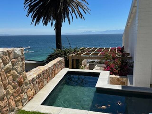 Seafront lux living and views gallery image 2