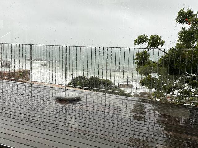 Seafront lux living and views gallery image 4